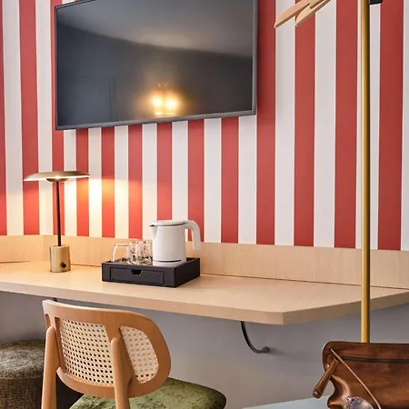 Hotel Mercure Notre Dame Saint Germain Des Pres 4*